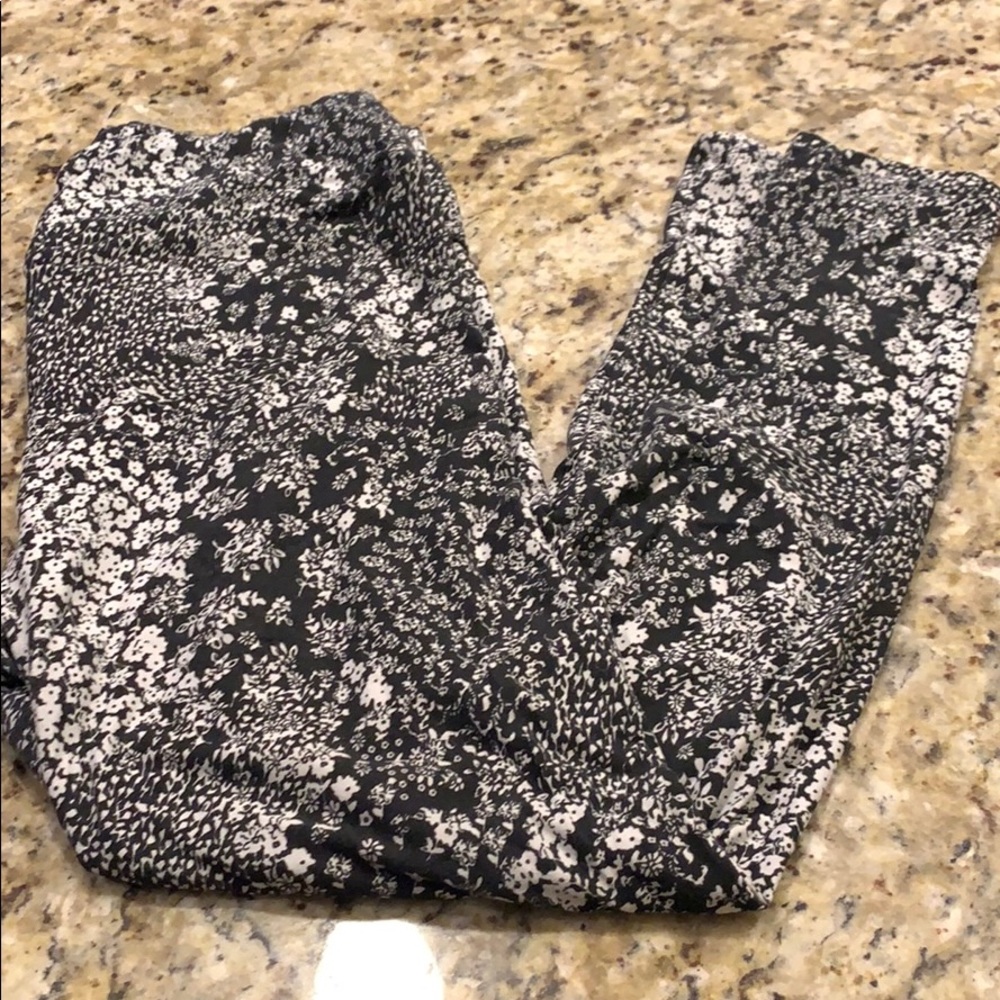 LuLaRoe Black and white legging